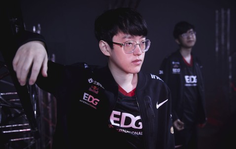 -Faker在瑞士队比赛中败北，逆转引发热议！的简单介绍