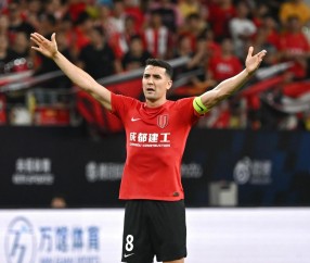 南宫28-荷甲关键时刻走向成谜，广东宏远主帅复盘，球迷炸锅，身体对抗强度拉满(甲方大佬乙方流氓笔趣阁)