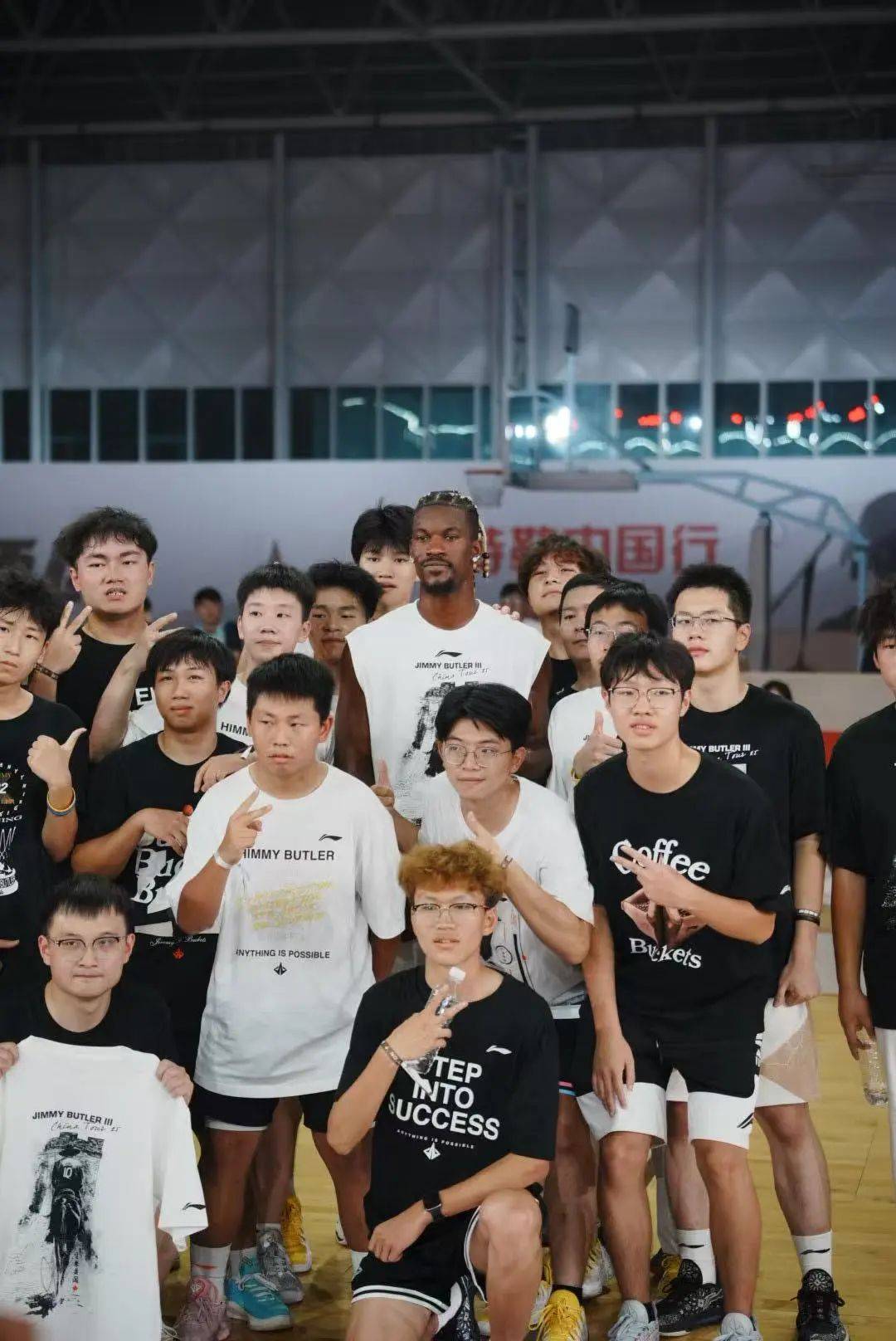 包含巴特勒重要时刻险胜，中国队带队取胜！比赛高潮迭起的词条