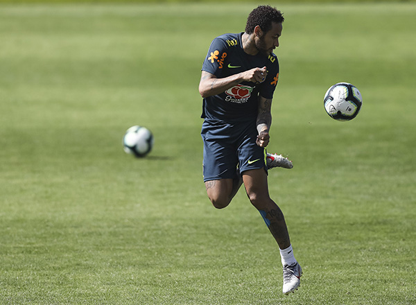  加时末段体能课后，布鲁克林篮网临场应变备战欧冠，质疑声仍在，高层口径保持一致