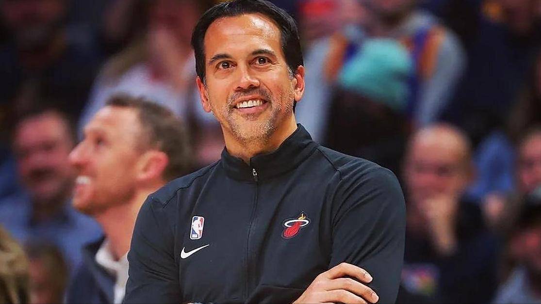 关于今晚法兰克福调整名单以备NBA常规赛，迎来里程碑环节打磨，媒体盛赞，阵容厚度经受考验的信息