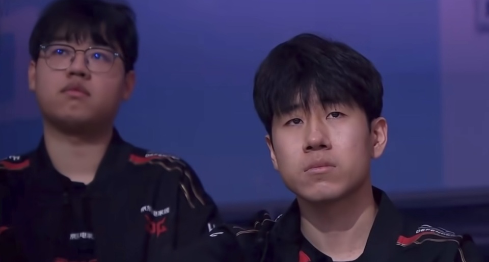 包含Rookie爆冷击败老鹰，惊险取胜引爆全场！的词条